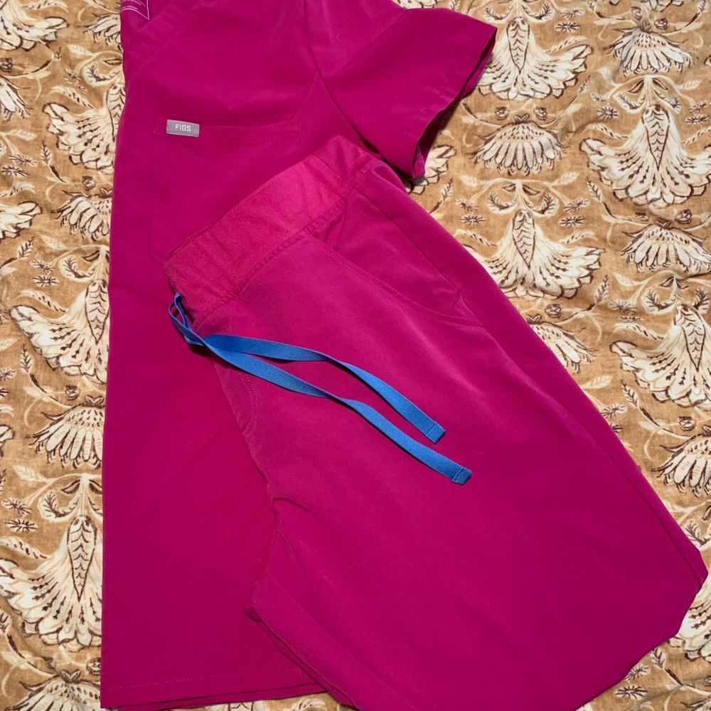 FIGS Women’s Scrub Set Size M Fuschia